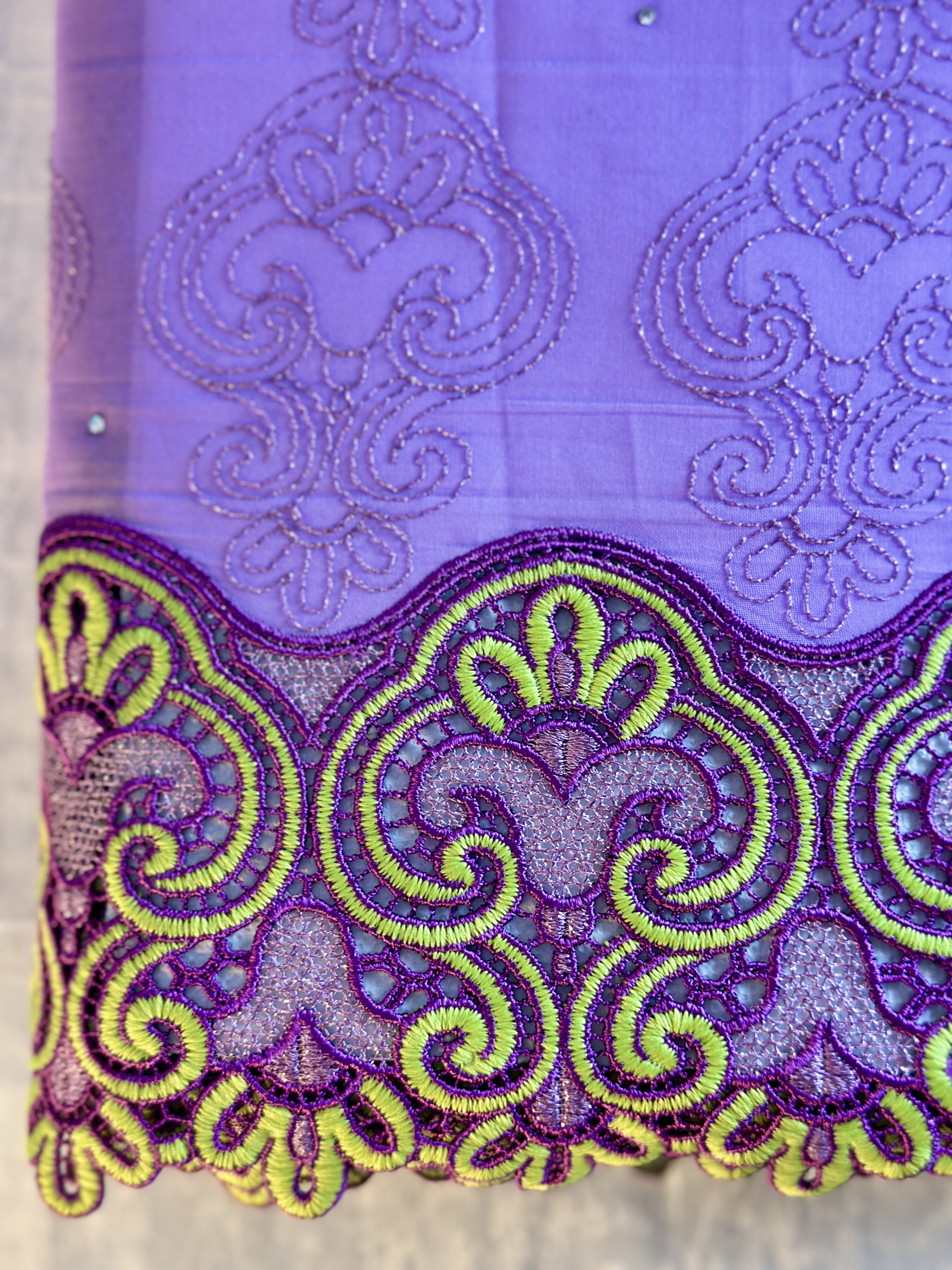 Tissu Lafaya Broderie HKG - Voile Mauve Lilas – Image 3