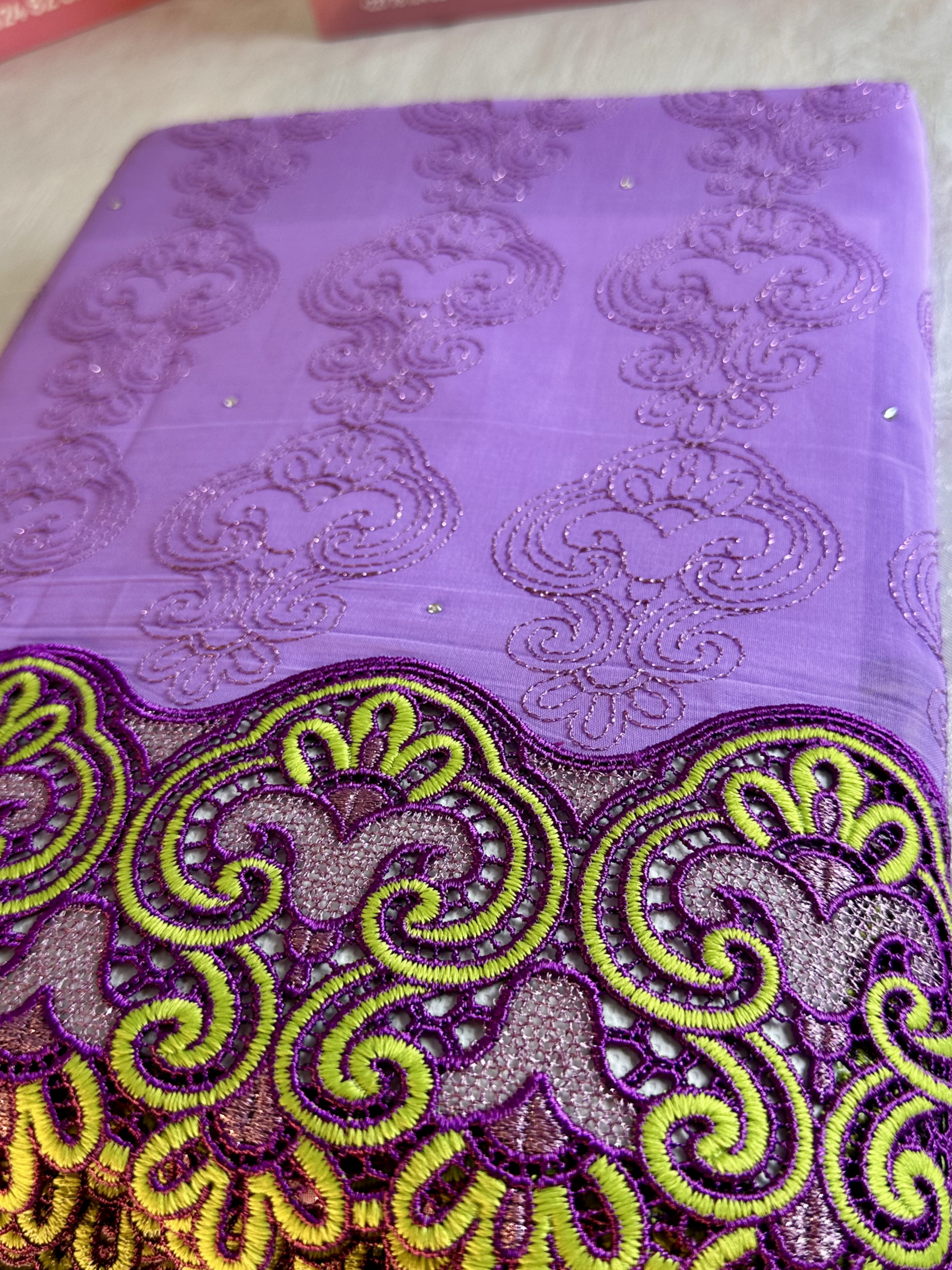 Tissu Lafaya Broderie HKG - Voile Mauve Lilas – Image 2